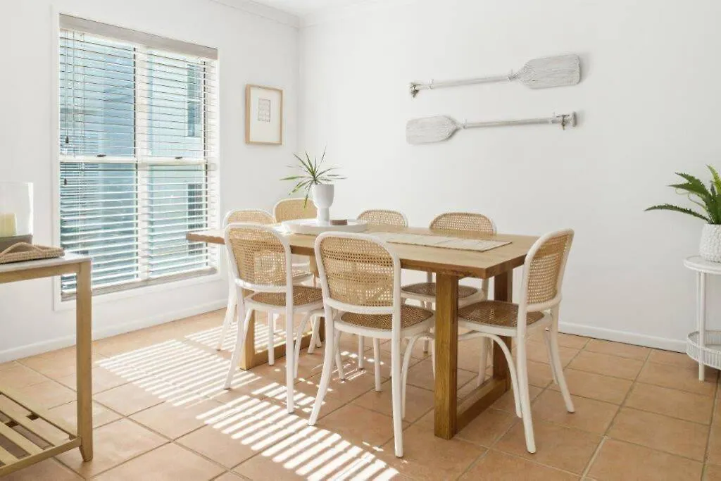 The Sunshell Sanctury, Close To Noosa River Noosaville 0*,  Australia